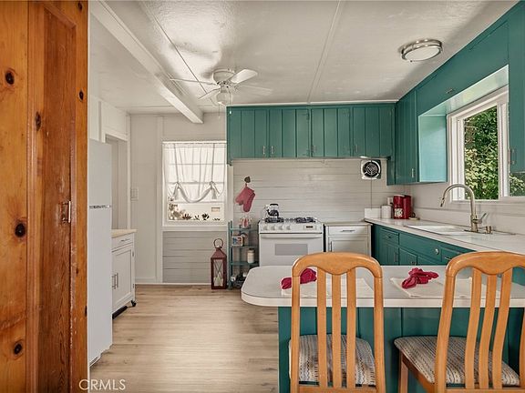 4th image of 22865 Fir Ln