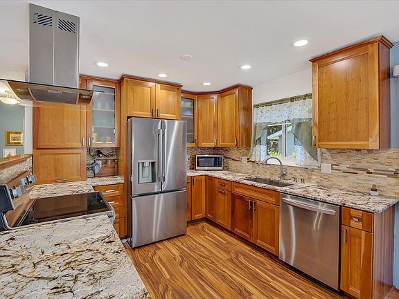 3rd image of 285 Walnut St