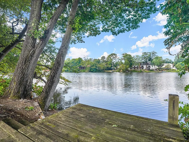 18 Cary Rd — Photo 2