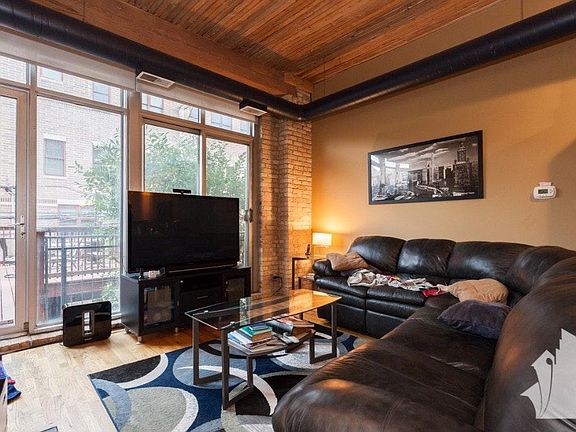 3rd image of 2333 W Saint Paul Ave #2