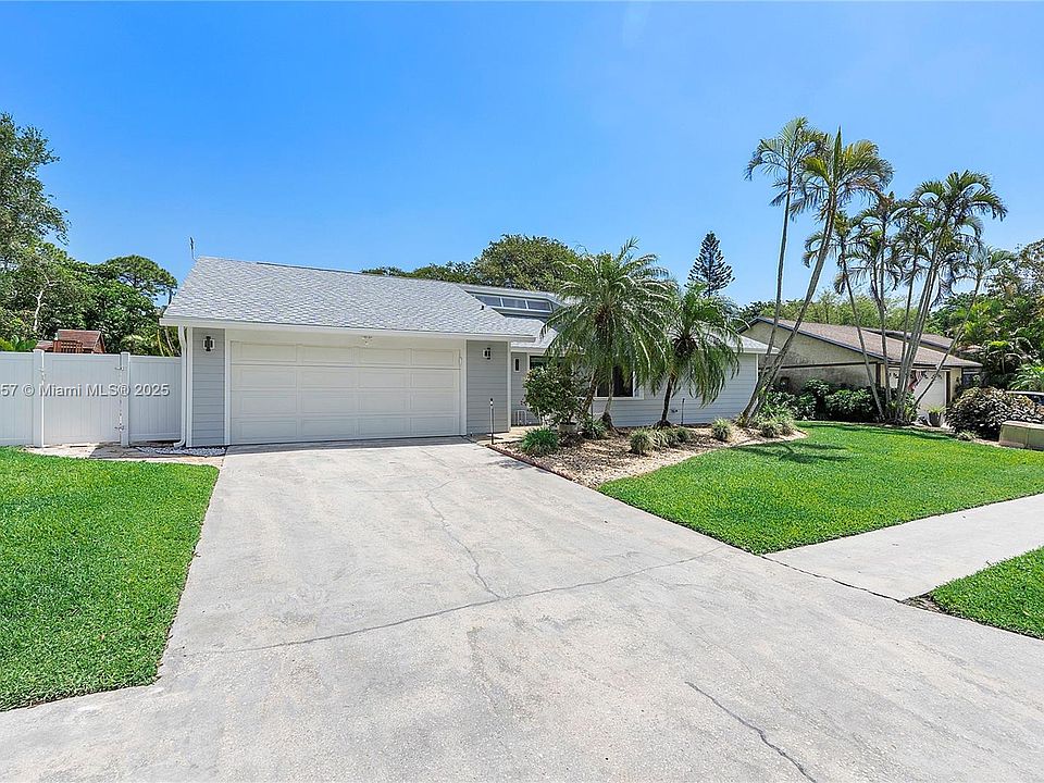 1st image of 9323 Longmeadow Cir