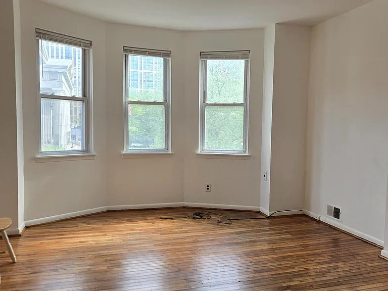 1351 Christian St — Photo 13