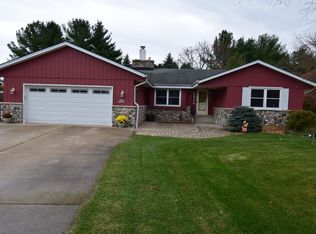 W308S10630 Green Hill Ct S, Mukwonago, WI 53149