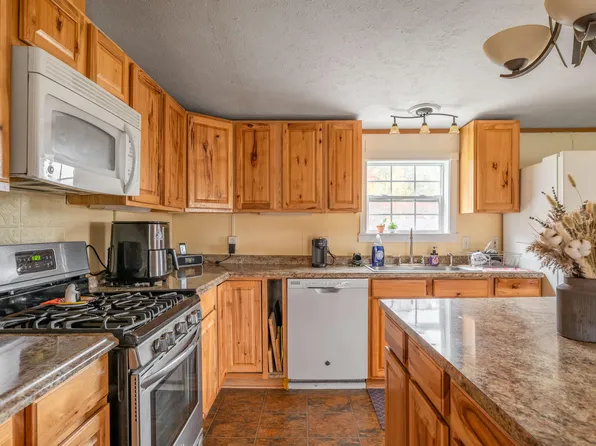 2290 Western Avenue, Newburgh, ME 04444