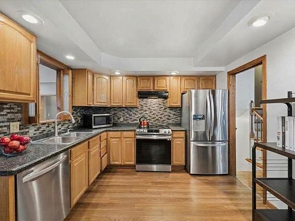 4th image of 229 Grant St