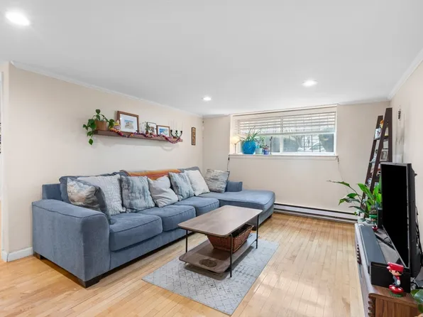 365 Faneuil St APT 3, Brighton, MA 02135
