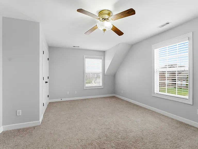 2733 Presley Dr — Photo 35