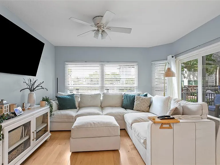 1114 Shipwatch Cir — Photo 16