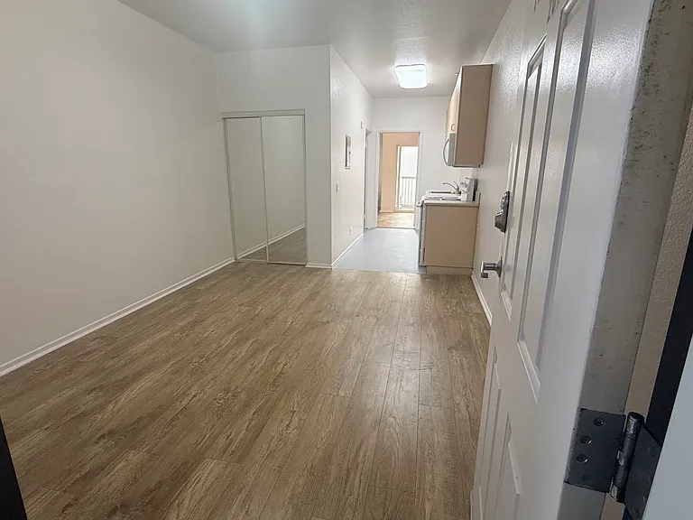 1525 2nd Ave #101 — Photo 4