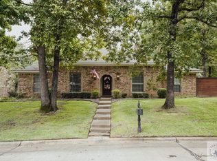 6104 Stoneridge Dr, Texarkana, TX 75503