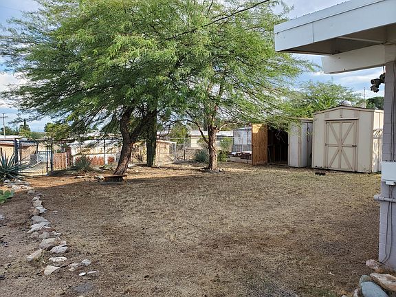 4th image of 905 W 5th Ave