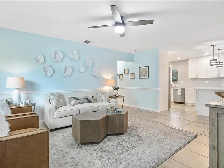 2729 Sydelle St — Photo 6