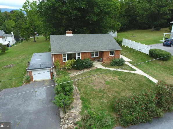 7 E Fairview Ave, Mercersburg, PA 17236