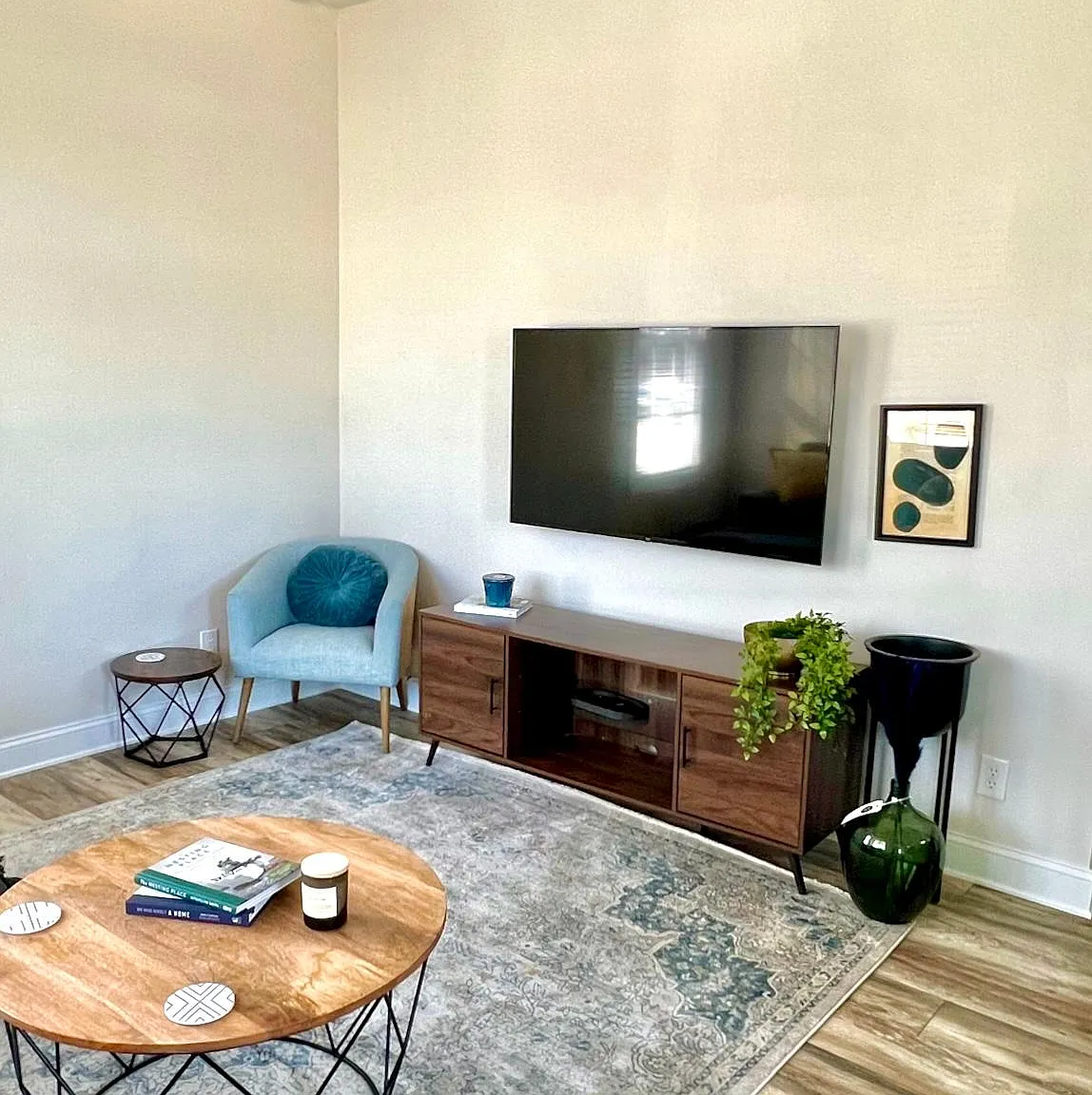 2 bed, 852 sqft, $2,350 — Photo 3