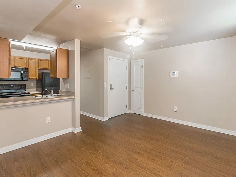 524 W Will Rogers Blvd — Photo 21