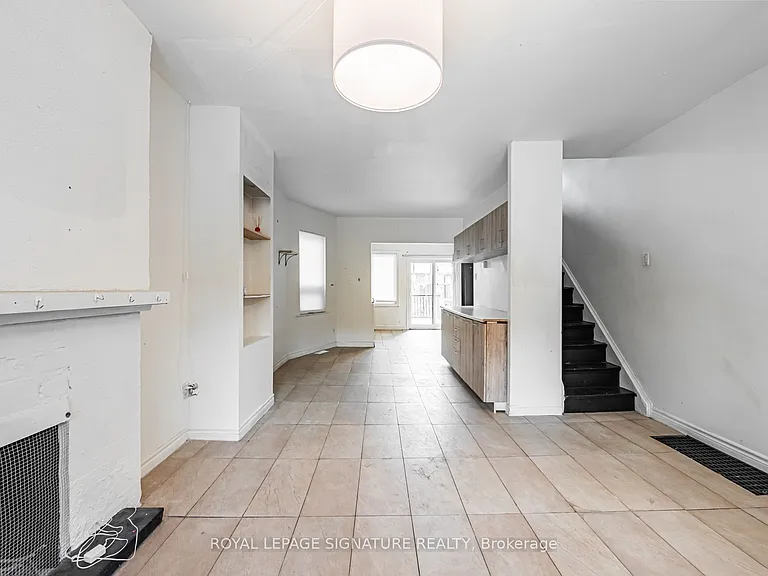 573 Coxwell Ave — Photo 6