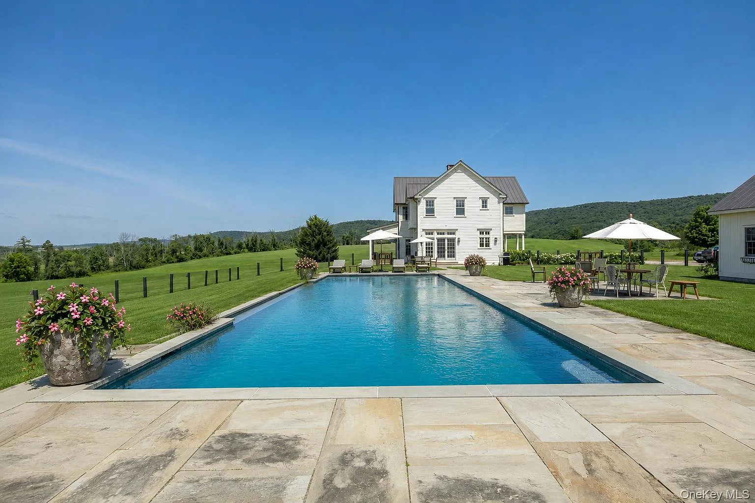 4 bed, 4.5 bath, 6044 sqft, $10,000 — Photo 3
