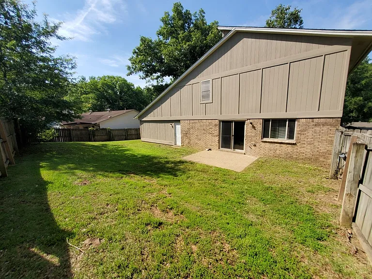 32 Del Tara Dr — Photo 20