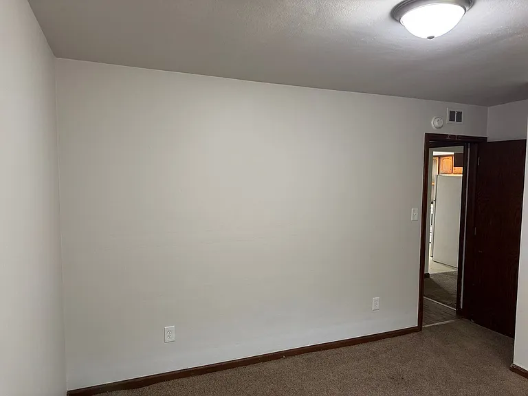 120 S Russell St — Photo 9