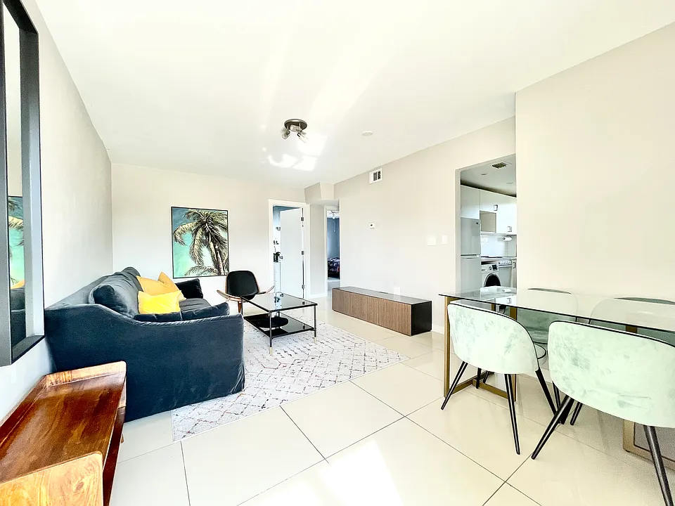 910 Jefferson Ave #4E