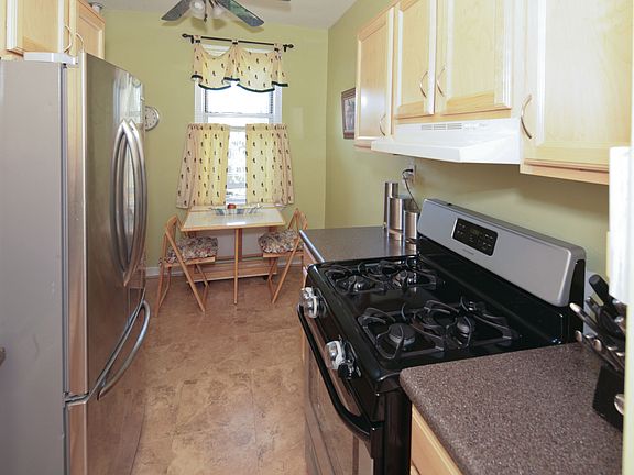 5th image of 472 Gramatan Ave APT Y4