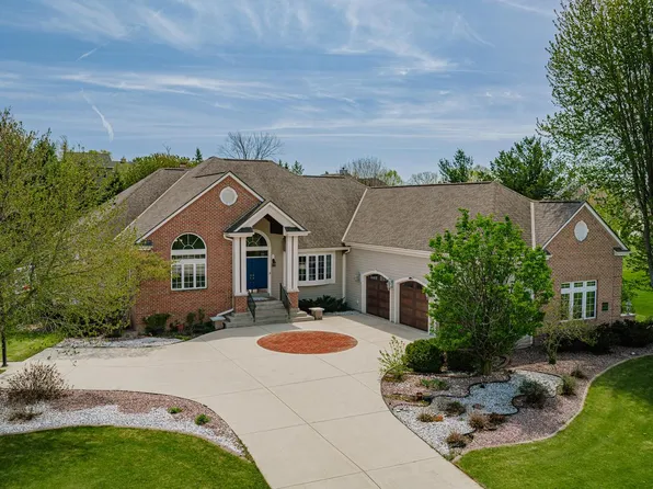 W251S5204 Poppy Fields ROAD, Waukesha, WI 53189