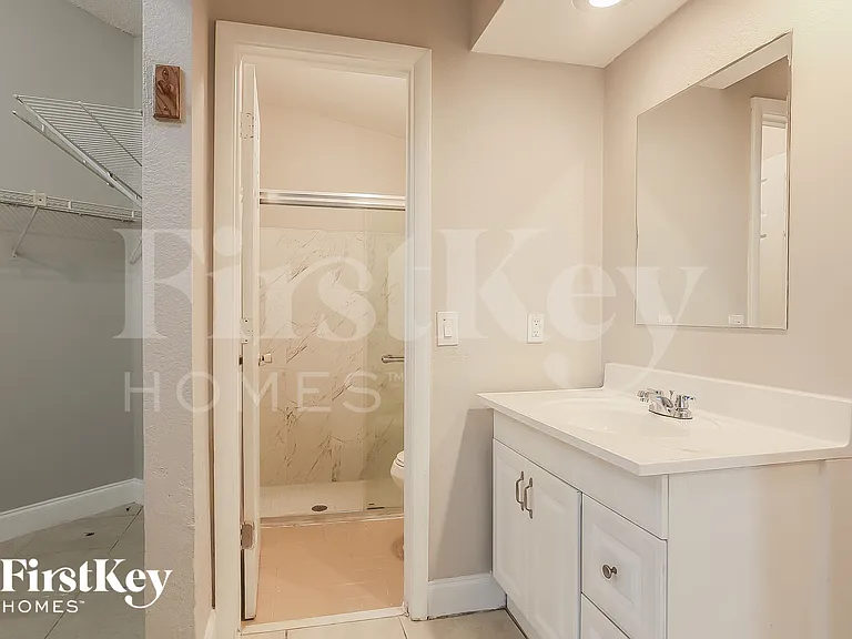 1013 SW 49th Ave — Photo 10