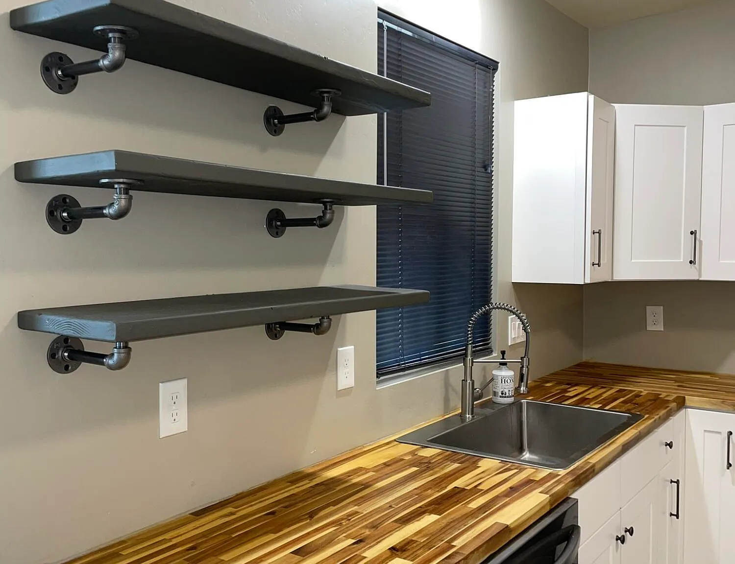 3 bed, 2.0 bath, 1150 sqft, $1,775 — Photo 3