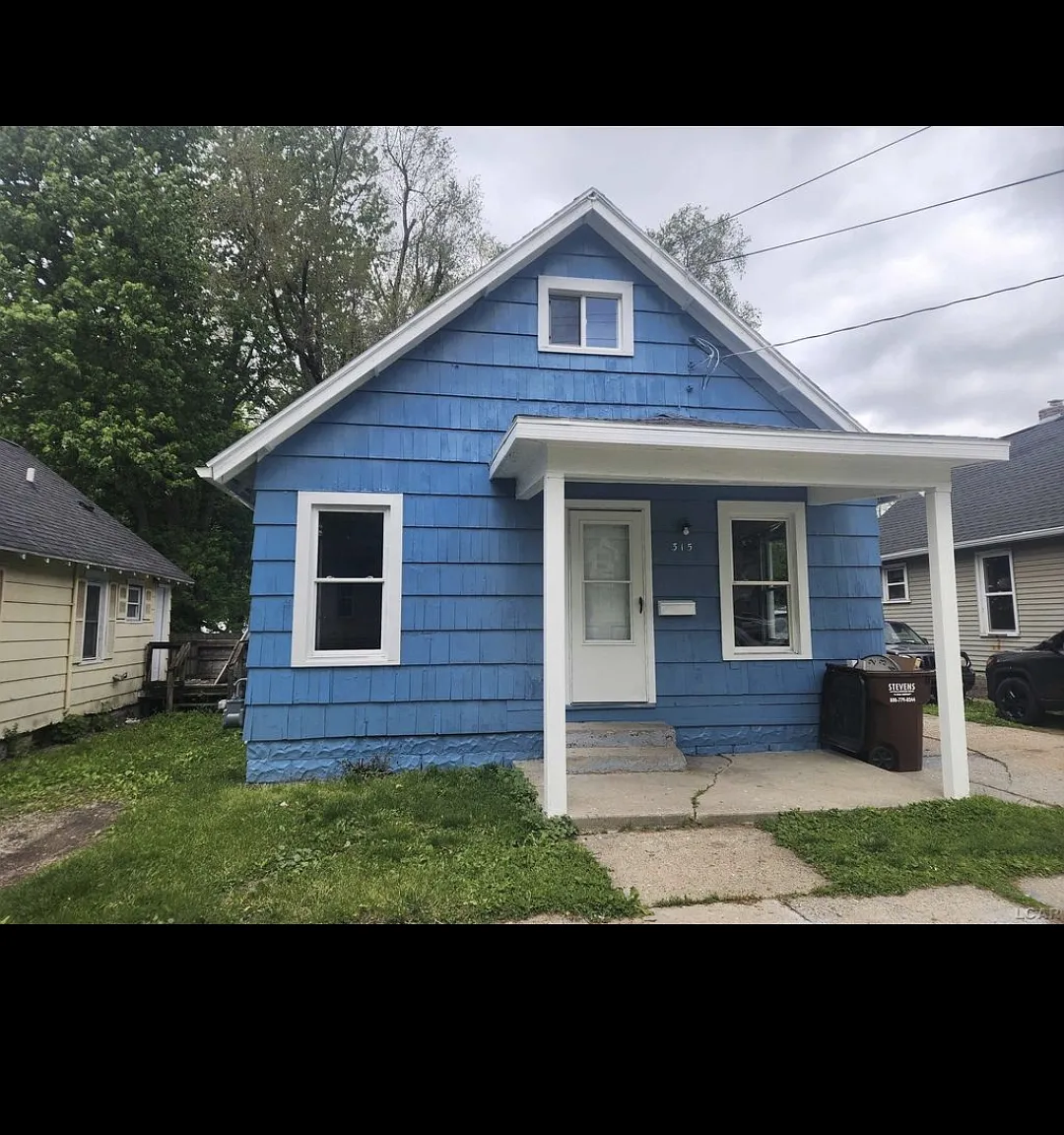 3 bed, 880 sqft, $1,400 — Photo 1