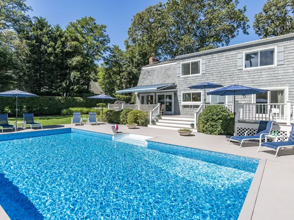 139 Meadows St E, Bridgehampton, NY 11932