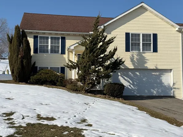 105 Northern Ct, Mount Hope, WV 25880