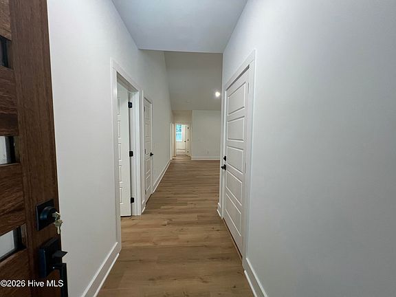 3rd image of 912 Thrush Drive