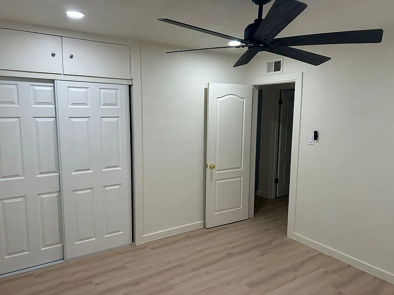 2405 E Dortha Ave — Photo 29