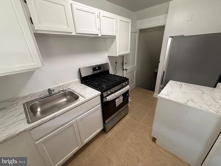374 Chaplin St SE — Photo 18