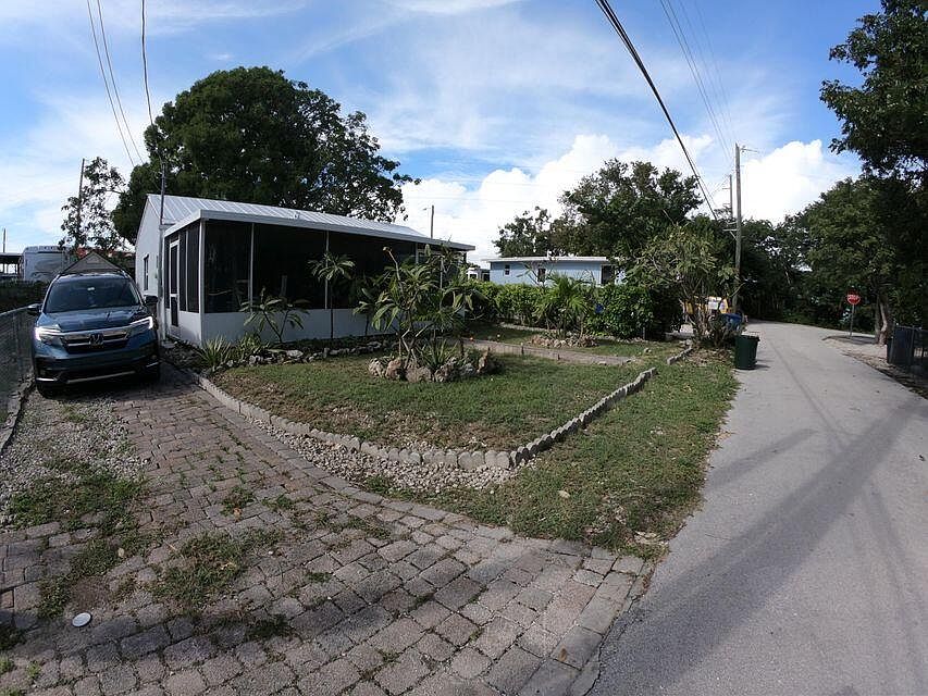 1st image of 105 Poinciana Dr