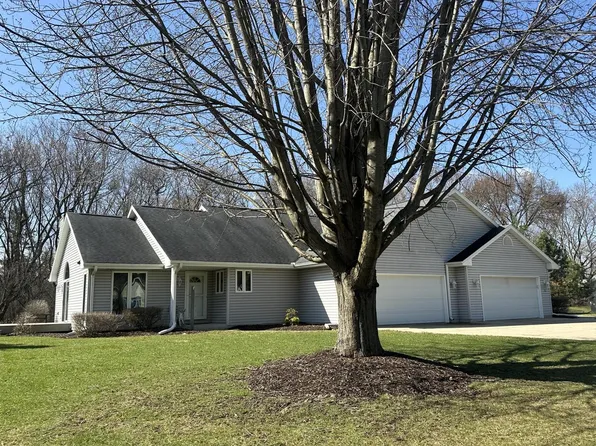 227 Somerset GLEN #225, Wales, WI 53183