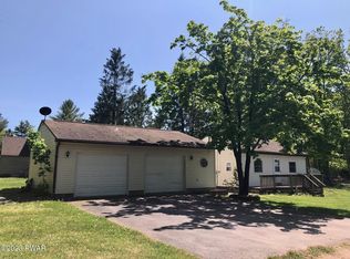 113 E Oak Ln, Greentown, PA 18426