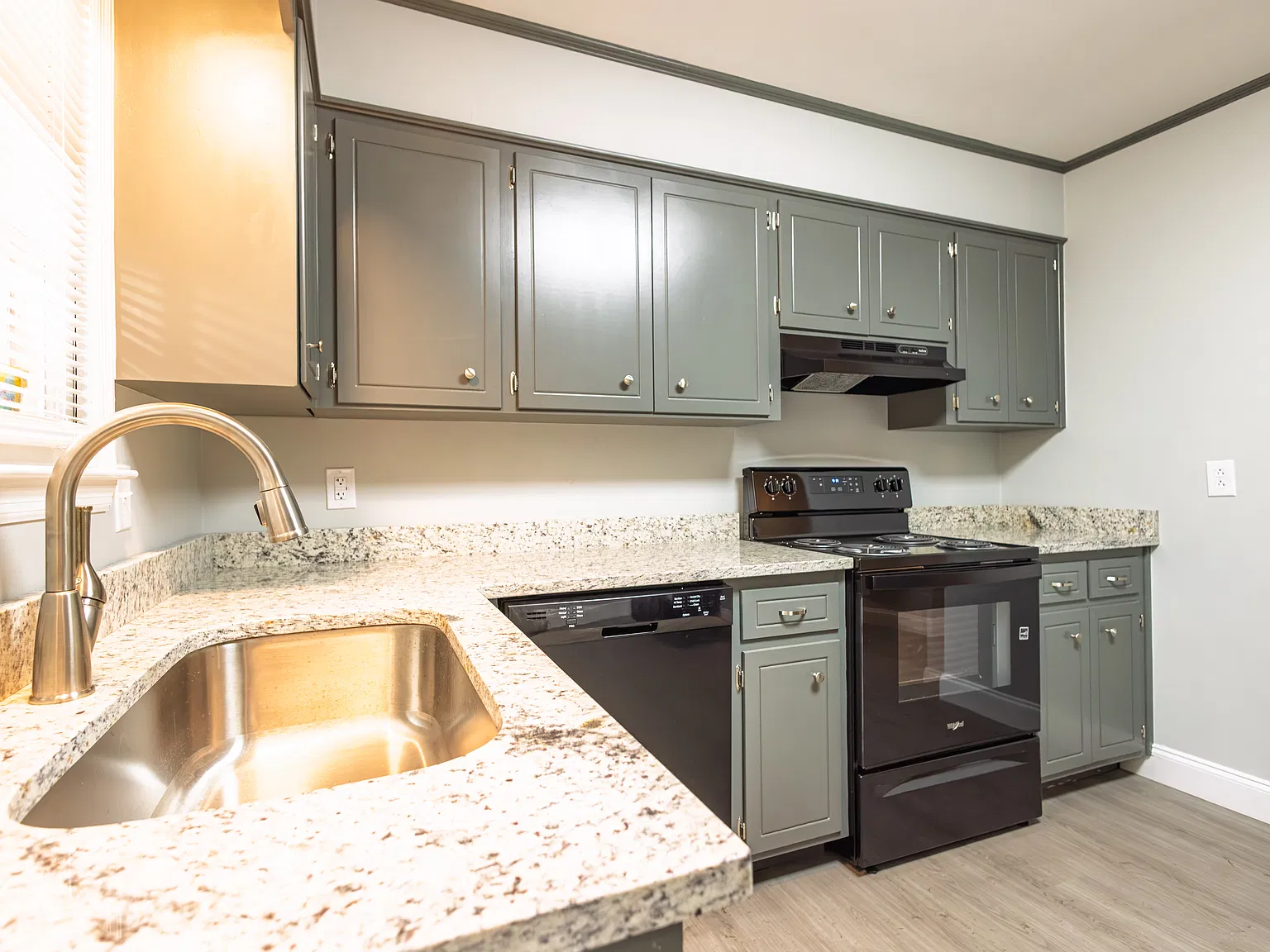 2 bed, 900 sqft, $1,100 — Photo 3