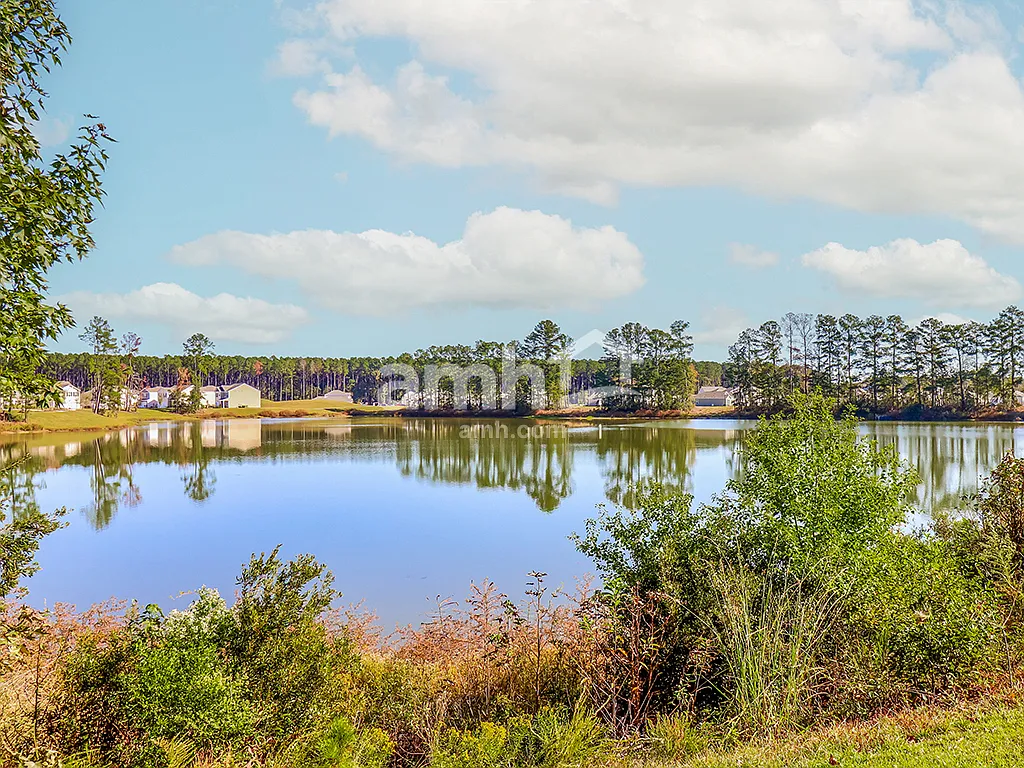 4 bed, 3.5 bath, 2266 sqft, $2,390 — Photo 3