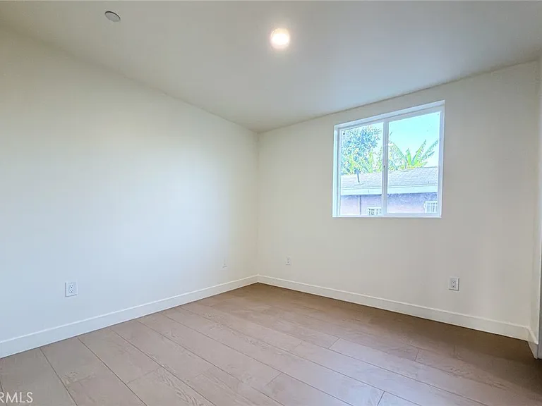 2120 E 92nd St — Photo 16
