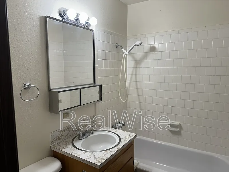 2 bed, 1.0 bath, $1,125 — Photo 4