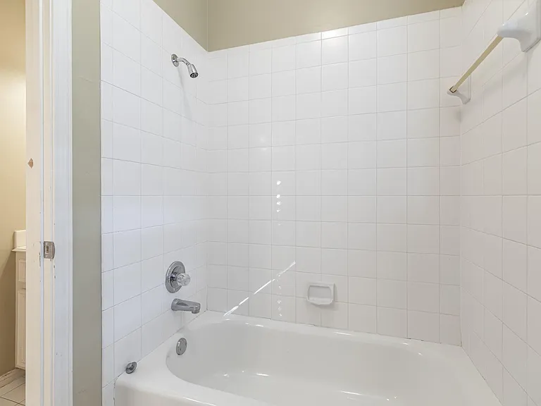 4418 Jane St — Photo 25
