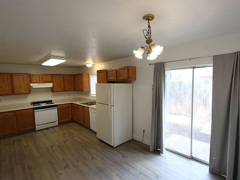 2115 N West St — Photo 11