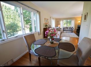 2 Notch Rd, Clifton, NJ 07013