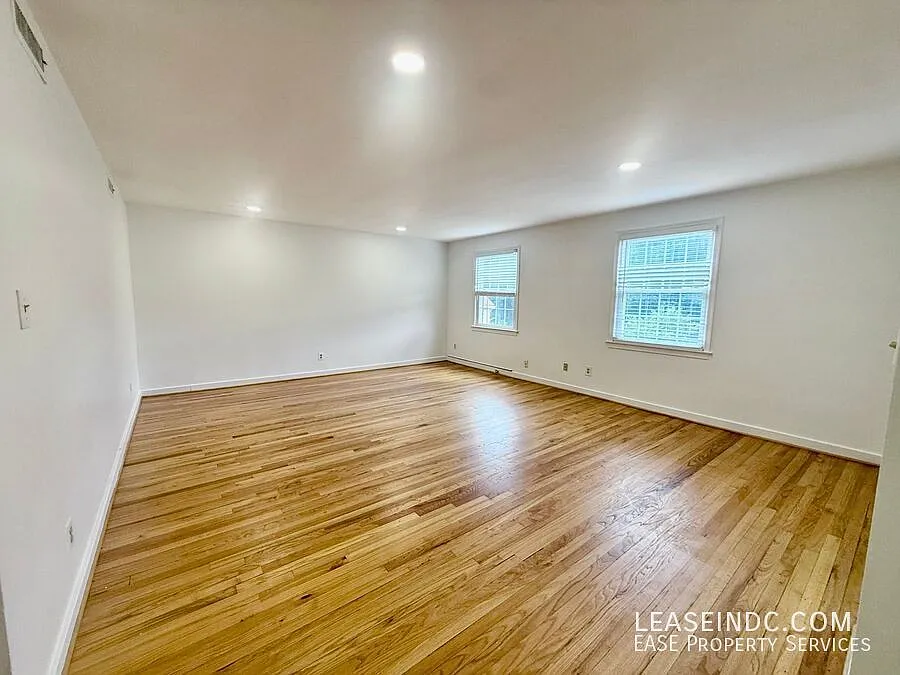 2 bed, 843 sqft, $2,200 — Photo 3