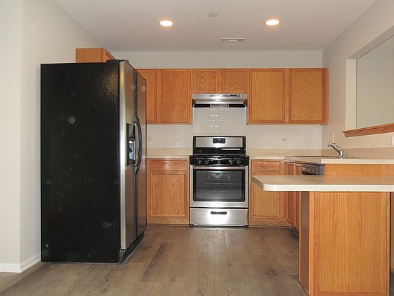 3rd image of 798 Symphony Dr