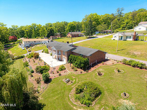 3rd image of 136 Valley View Rd