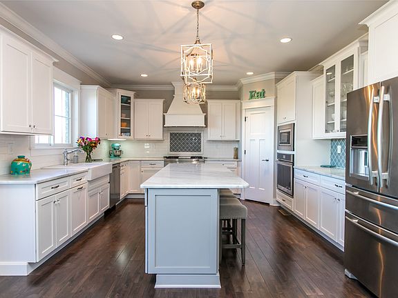 5th image of 908 Westchester Way