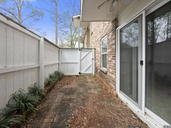 9855 Jefferson Hwy #W-21, Baton Rouge, LA 70809