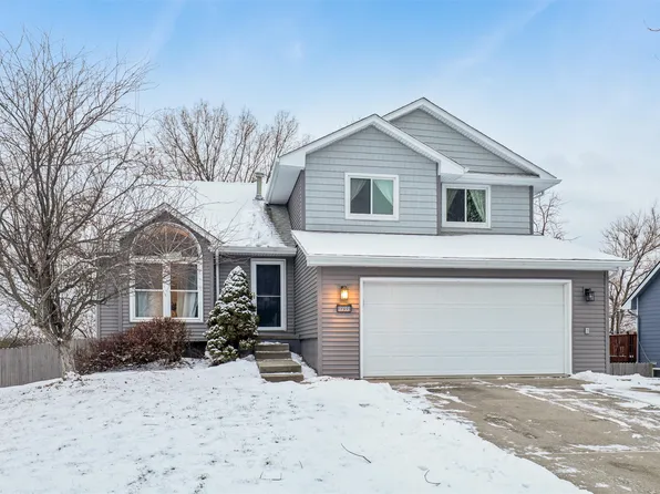 8833 Luin Dr, Clive, IA 50325